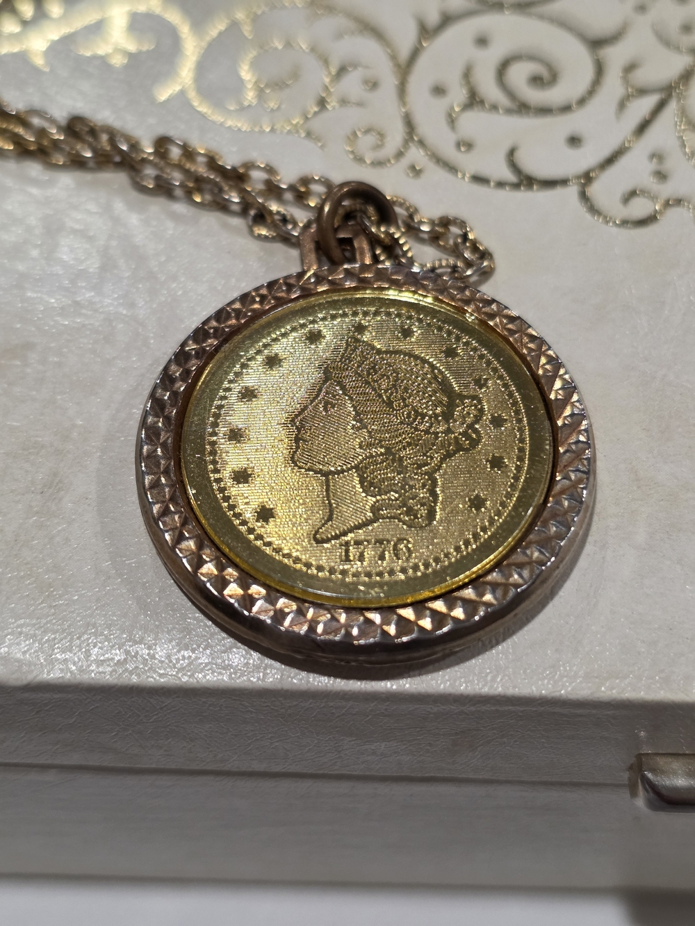 VTG Masonic Eastern Star Pendant Necklace With Replica Gold 1776 Coin 24" Chain - Picture 2 of 3